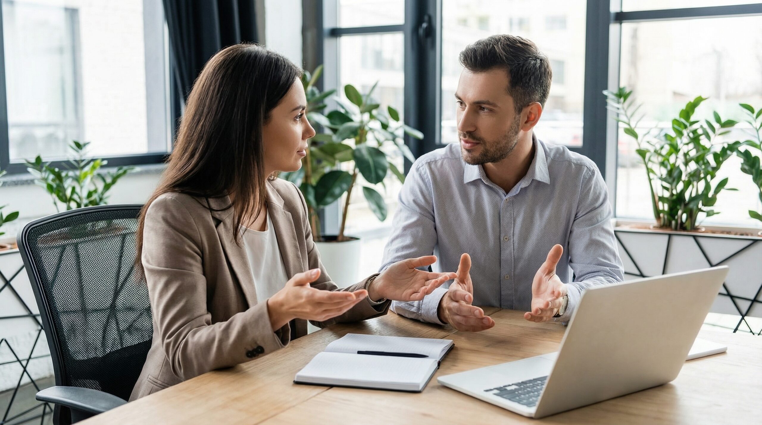 Rozmowa 1:1 menedżera sprzedaży z handlowcem na temat wyników i rozwoju kompetencji
